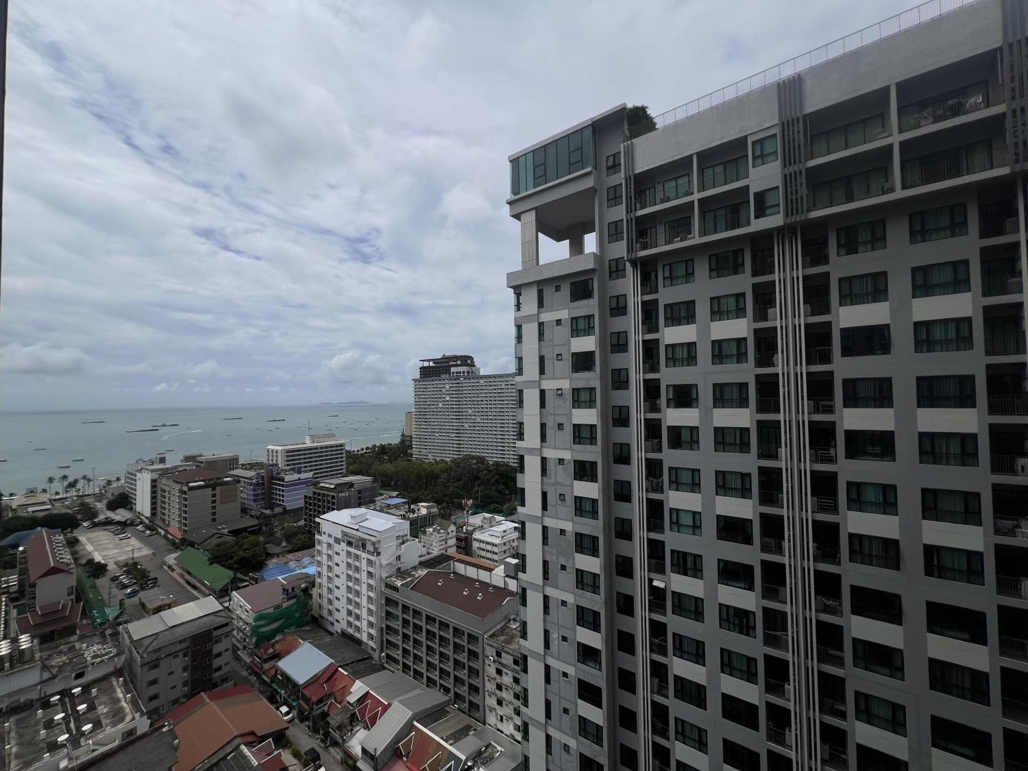 The Base Central Pattaya By Mickey Exteriör bild