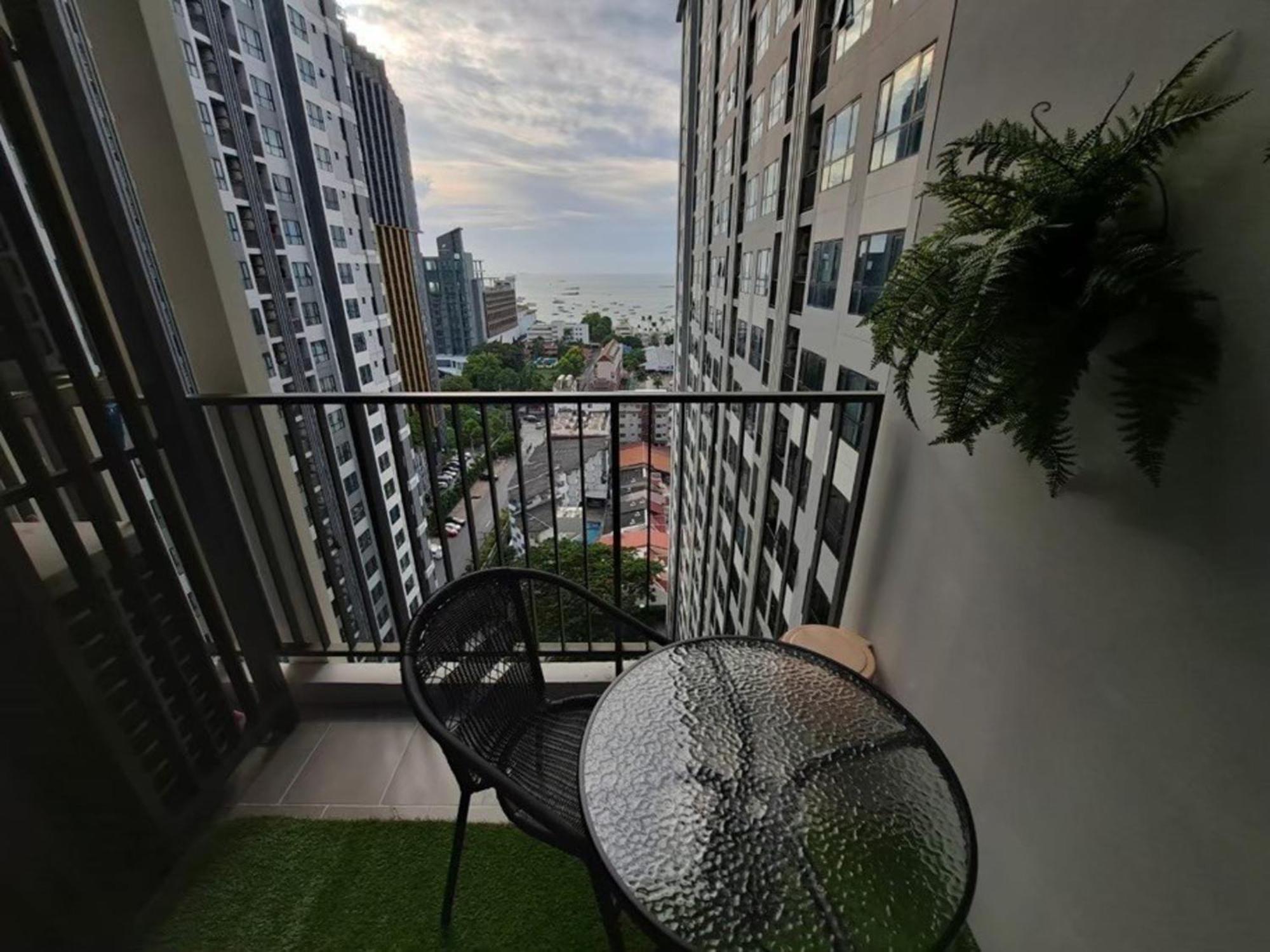 The Base Central Pattaya By Mickey Exteriör bild