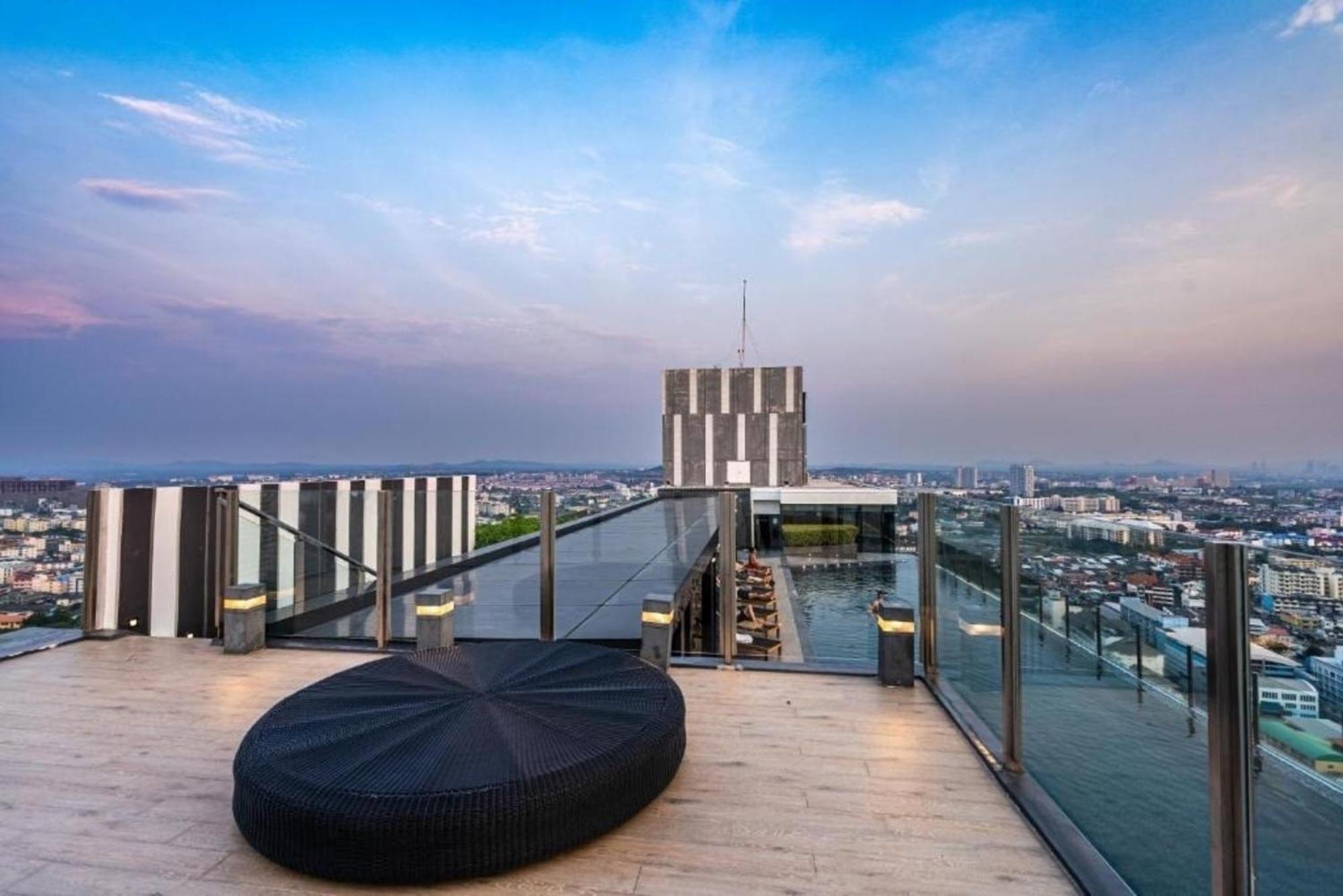 The Base Central Pattaya By Mickey Exteriör bild