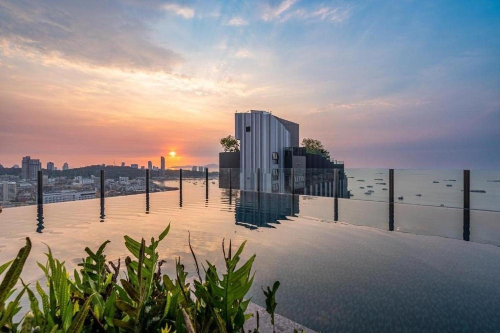 The Base Central Pattaya By Mickey Exteriör bild